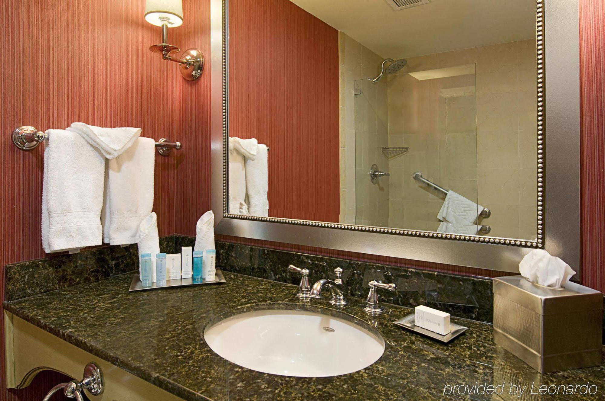 Hilton Pearl River Room photo